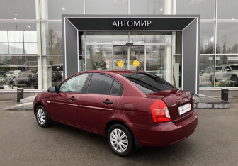 Подержанный автомобиль Hyundai Verna Sedan 2007 года (7 фото)