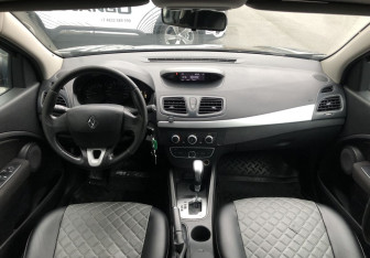Подержанный автомобиль Renault Fluence 2012 года (10 фото)