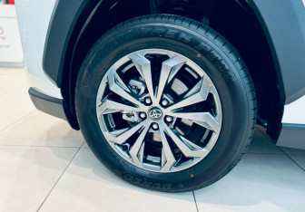 Новый Toyota RAV4 2025 (5 фото)