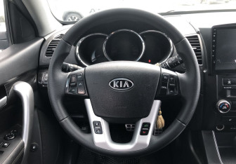 Подержанный автомобиль Kia Sorento 2012 года (12 фото)