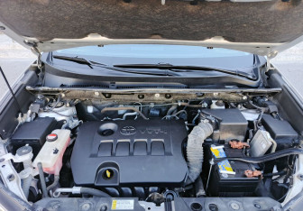 Подержанный автомобиль Toyota RAV4 2015 года (11 фото)