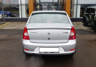 Подержанный автомобиль Renault Logan Sedan 2013 года (6 фото)