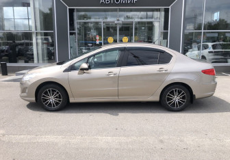 Подержанный автомобиль Peugeot 408 2013 года (8 фото)