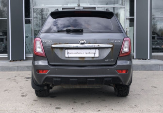 Подержанный автомобиль Lifan X60 2015 года (6 фото)