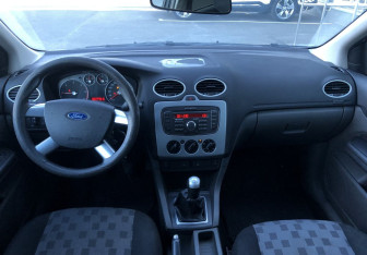 Подержанный автомобиль Ford Focus Hatchback 2008 года (10 фото)