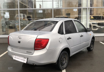 Подержанный автомобиль LADA (ВАЗ) Granta Sedan 2013 года (5 фото)
