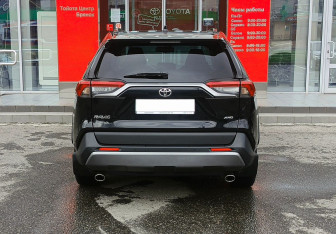 Подержанный автомобиль Toyota RAV4 2020 года (6 фото)