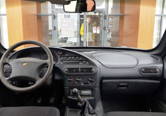 Подержанный автомобиль Chevrolet Niva 2007 года (11 фото)