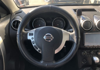 Подержанный автомобиль Nissan Qashqai 2009 года (11 фото)