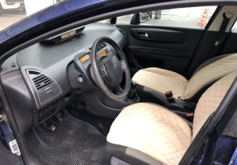 Подержанный автомобиль Citroen C4 Hatchback 2007 года (9 фото)