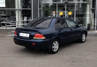 Подержанный автомобиль Mitsubishi Lancer Sedan 2005 года (5 фото)