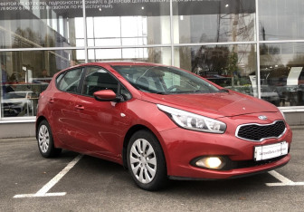 Подержанный автомобиль Kia Ceed Hatchback 2014 года (3 фото)