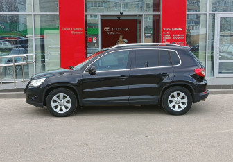 Подержанный автомобиль Volkswagen Tiguan 2008 года (8 фото)