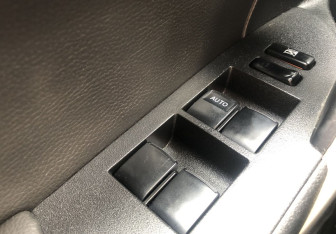 Подержанный автомобиль Toyota Corolla Sedan 2013 года (13 фото)