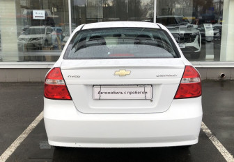 Подержанный автомобиль Chevrolet Aveo Sedan 2011 года (6 фото)