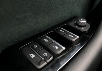 Подержанный автомобиль Geely Monjaro 2023 года (13 фото)