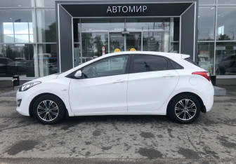 Подержанный автомобиль Hyundai i30 Hatchback 2015 года (8 фото)