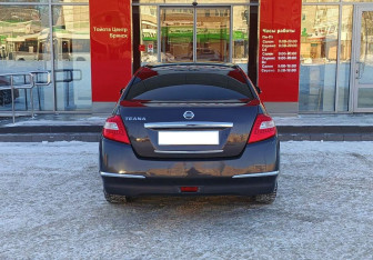 Подержанный автомобиль Nissan Teana 2009 года (6 фото)