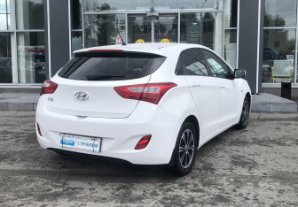 Подержанный автомобиль Hyundai i30 Hatchback 2015 года (5 фото)