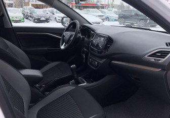 Подержанный автомобиль LADA (ВАЗ) Vesta Sedan 2018 года (9 фото)