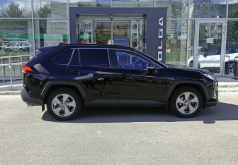 Подержанный автомобиль Toyota RAV4 2020 года (4 фото)