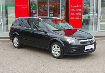 Подержанный автомобиль Opel Astra Wagon 2012 года (3 фото)