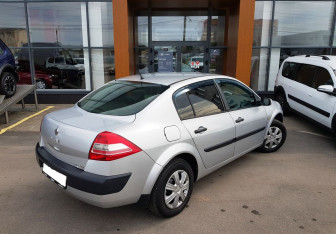 Подержанный автомобиль Renault Megane Sedan 2007 года (5 фото)