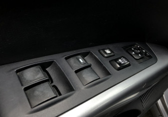 Подержанный автомобиль Mitsubishi Outlander 2008 года (13 фото)