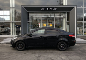 Подержанный автомобиль Kia Rio Sedan 2017 года (8 фото)