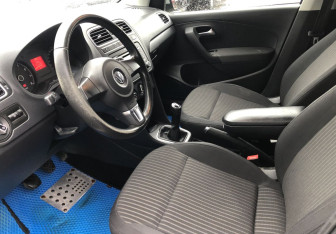 Подержанный автомобиль Volkswagen Polo Sedan 2011 года (9 фото)