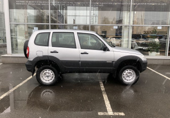 Подержанный автомобиль Chevrolet Niva 2016 года (8 фото)