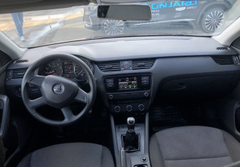 Подержанный автомобиль Skoda Octavia Liftback 2014 года (10 фото)