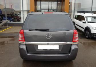 Подержанный автомобиль Opel Zafira Compactvan 2012 года (6 фото)