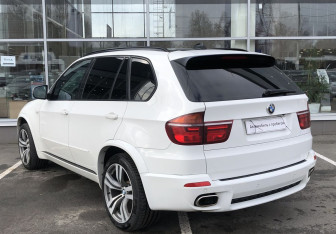 Подержанный автомобиль BMW X5 2008 года (7 фото)