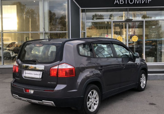 Подержанный автомобиль Chevrolet Orlando 2013 года (5 фото)