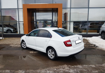 Подержанный автомобиль Skoda Rapid Liftback 2017 года (7 фото)