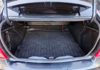 Подержанный автомобиль Renault Logan Sedan 2011 года (12 фото)