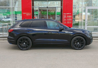 Подержанный автомобиль Volkswagen Touareg 2020 года (4 фото)
