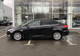 Подержанный автомобиль Ford Focus Sedan 2019 года (8 фото)