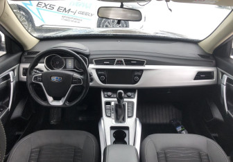 Подержанный автомобиль Geely Atlas 2018 года (10 фото)