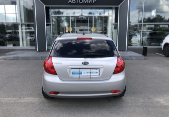 Подержанный автомобиль Kia Ceed Hatchback 2007 года (6 фото)