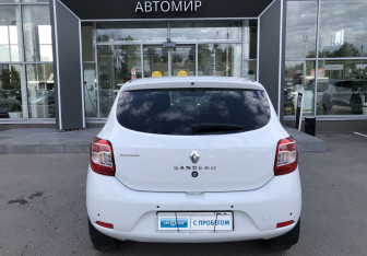 Подержанный автомобиль Renault Sandero 2014 года (6 фото)
