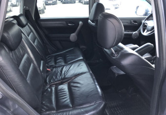 Подержанный автомобиль Honda CR-V 2007 года (12 фото)