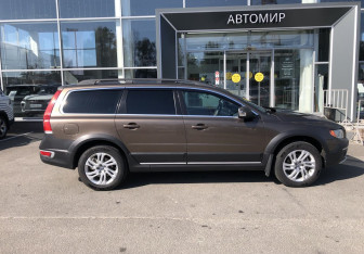 Подержанный автомобиль Volvo XC70 2014 года (8 фото)