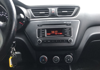 Подержанный автомобиль Kia Rio Sedan 2016 года (14 фото)