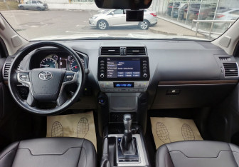 Подержанный автомобиль Toyota Land Cruiser Prado 2020 года (15 фото)