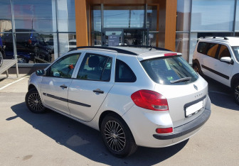 Подержанный автомобиль Renault Clio Hatchback 2008 года (7 фото)