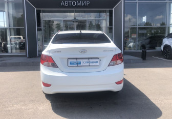 Подержанный автомобиль Hyundai Solaris Sedan 2012 года (6 фото)