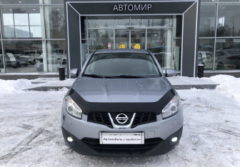Подержанный автомобиль Nissan Qashqai 2013 года (2 фото)