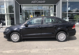 Подержанный автомобиль Volkswagen Polo Sedan 2016 года (8 фото)